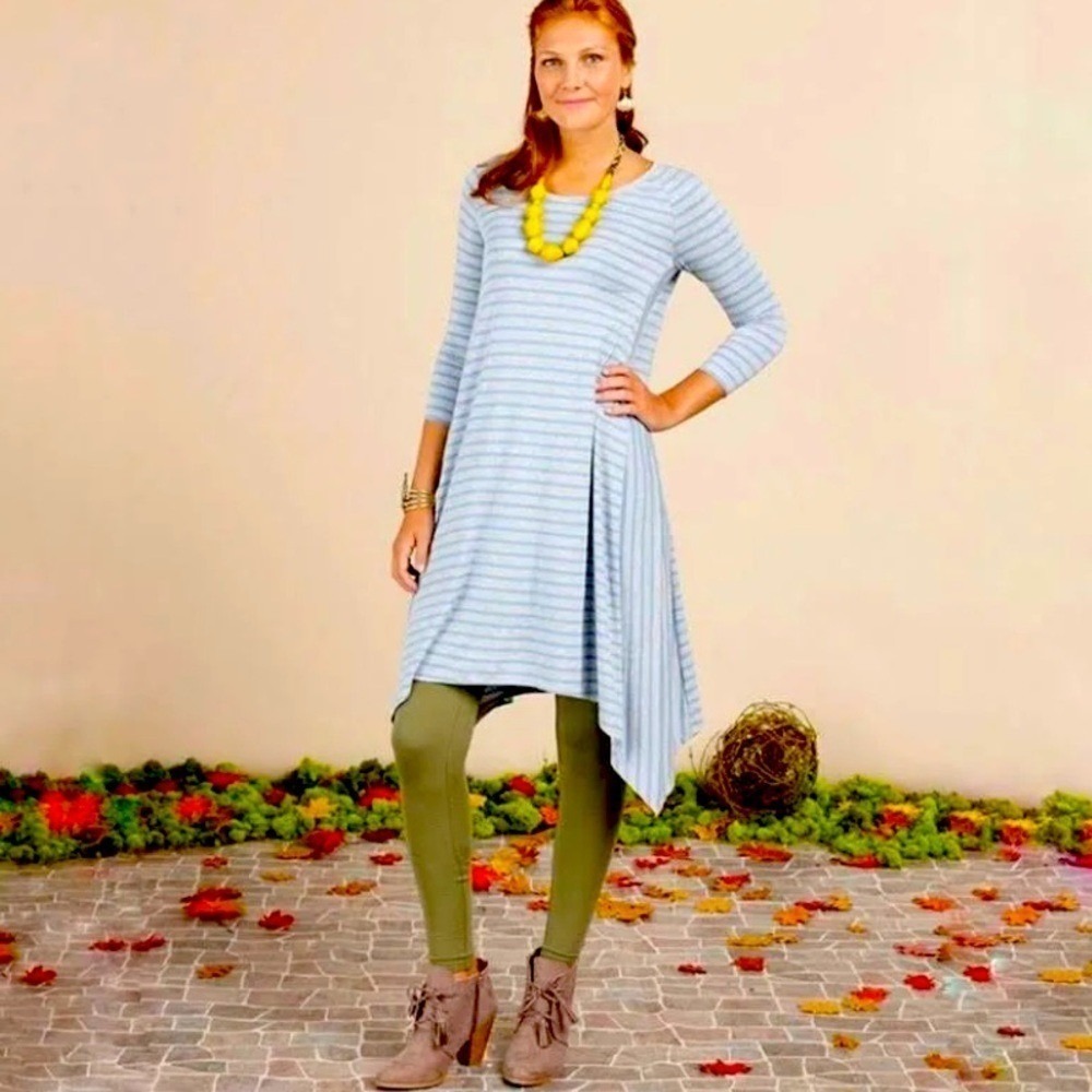 Matilda Jane Womens Blue Gray Striped Sharkbite Hem Tunic Top Size L 22623D